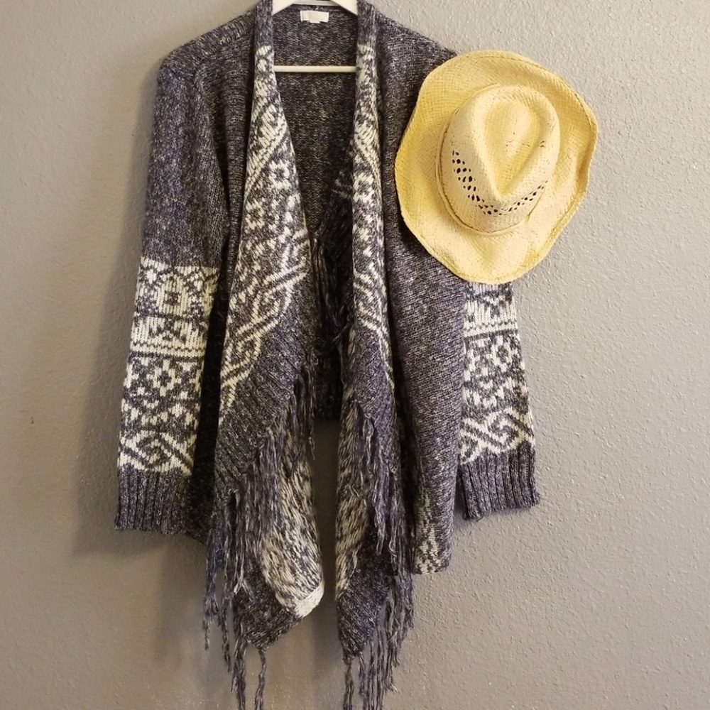 Aztec Print Open-front Sweater in Gray and White